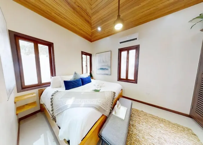 Villa Secluded With Concierge By Alom San Pedro (Ambergris Caye)